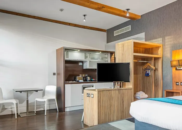 Roomzzz Manchester City