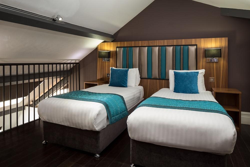 Roomzzz Aparthotel