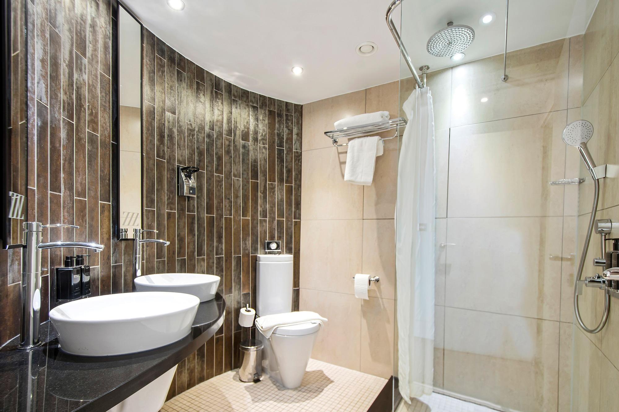 Aparthotel Roomzzz 4*