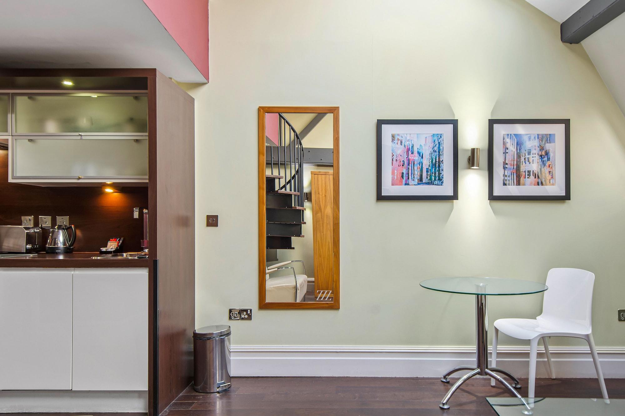 Roomzzz 4* Manchester