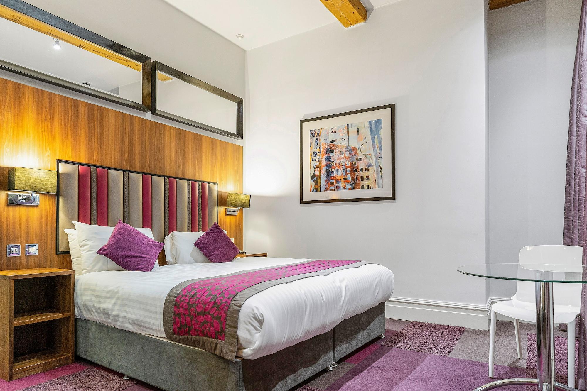 Roomzzz Aparthotel