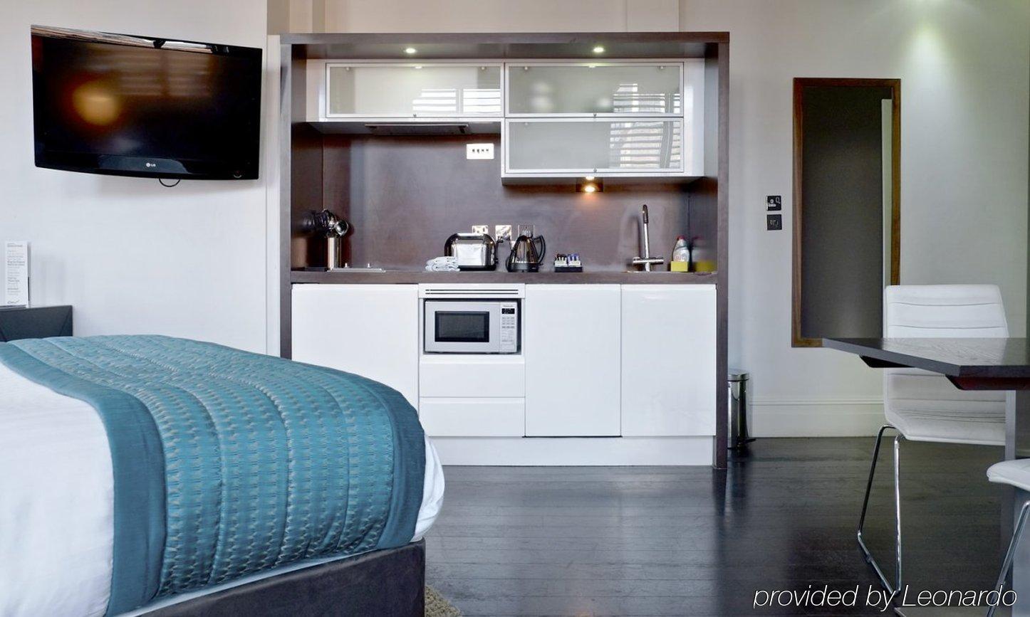 Aparthotel Roomzzz 4*
