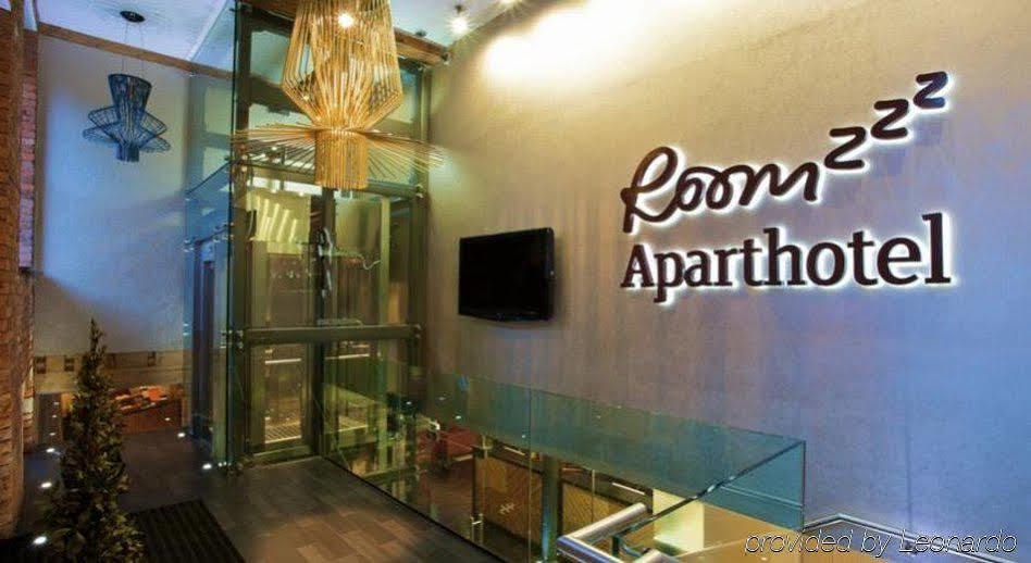 Roomzzz Aparthotel
