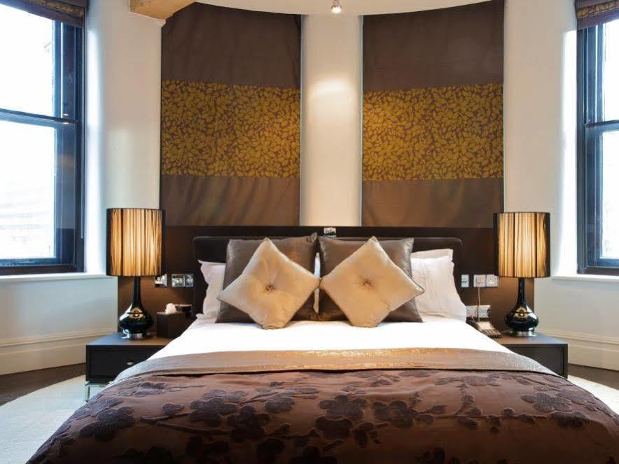 Roomzzz Aparthotel 4*